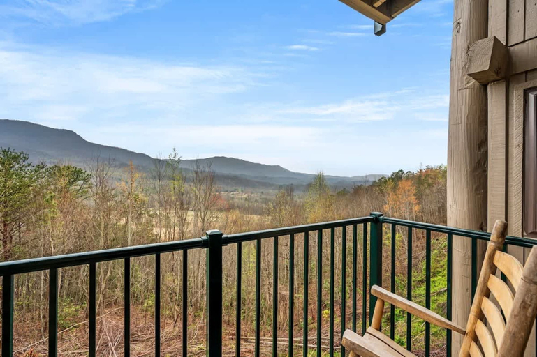 Room 3, Sleeps 4 Mountain Views Indoor Pool Hot Tub, Sevier