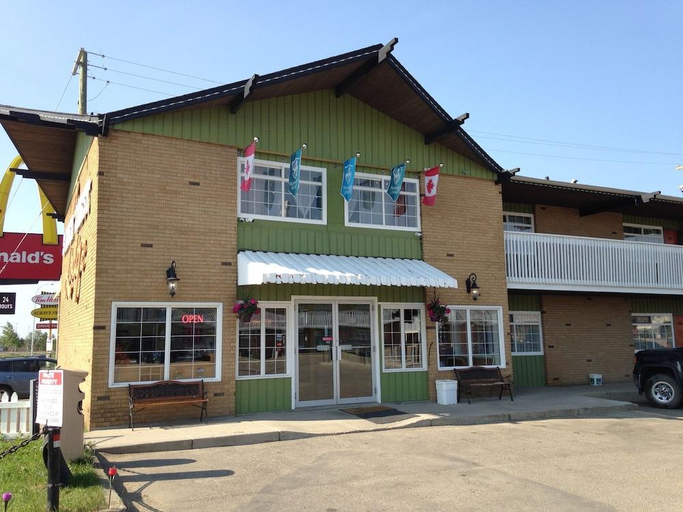 Exterior & Views 1, Silver crest lodge, Division No. 19