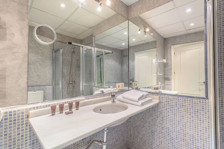 Bathroom 3, Genteel Home Francos Terrace VI, Sevilla