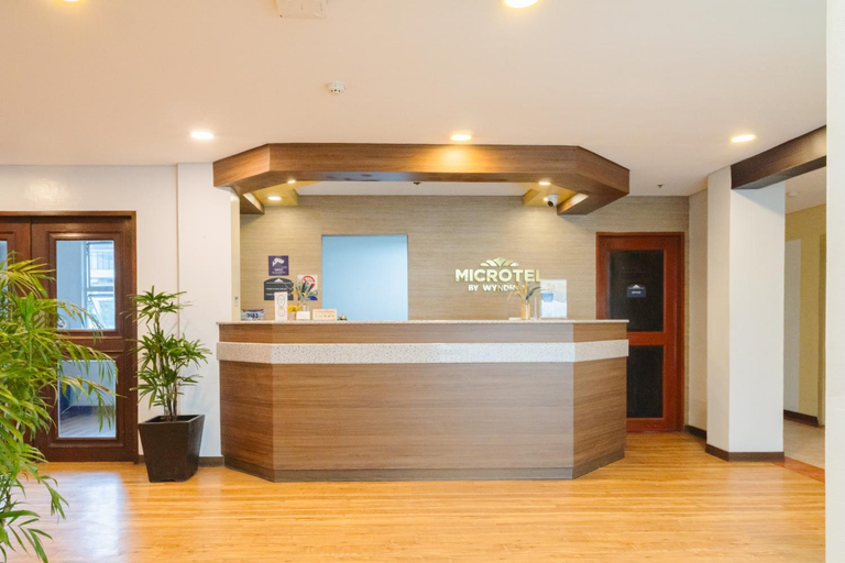 Public Area, Microtel by Wyndham Batangas, Santo Tomas