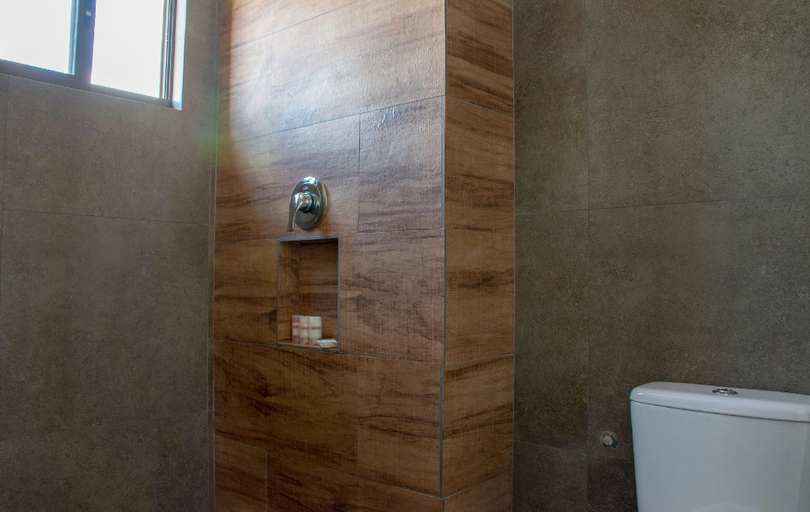 Bathroom 4, Hotel Ilusion, Natal