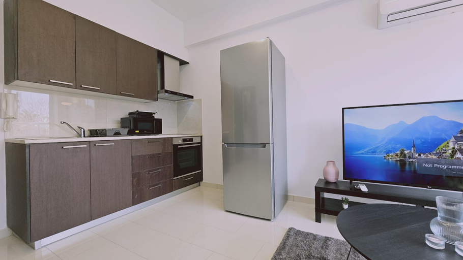 Room 3, 104 NIC - 102 Stay Cosmo City Suite