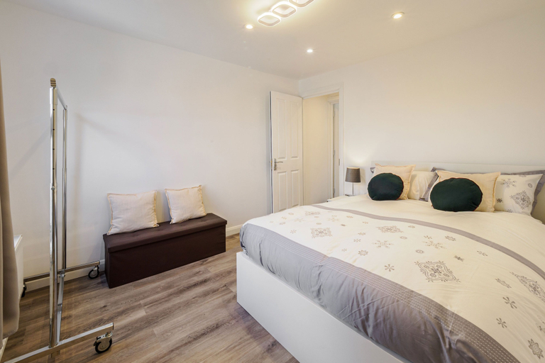 Room 4, Host Stay Roach Street, Medway