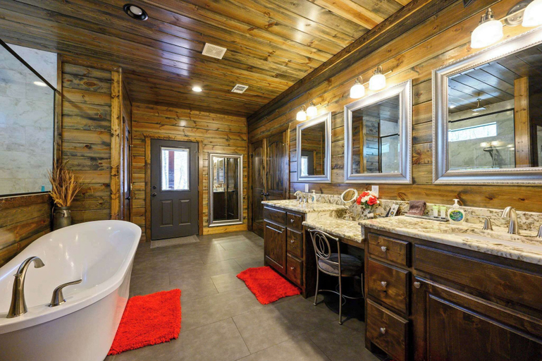 Bathroom 2, Pond Lily Creek - Spacious Couples Cabin - Hot Tub, McCurtain