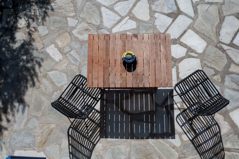 Outdoor dining 4, Family House for 3 by Tinosstay, South Aegean