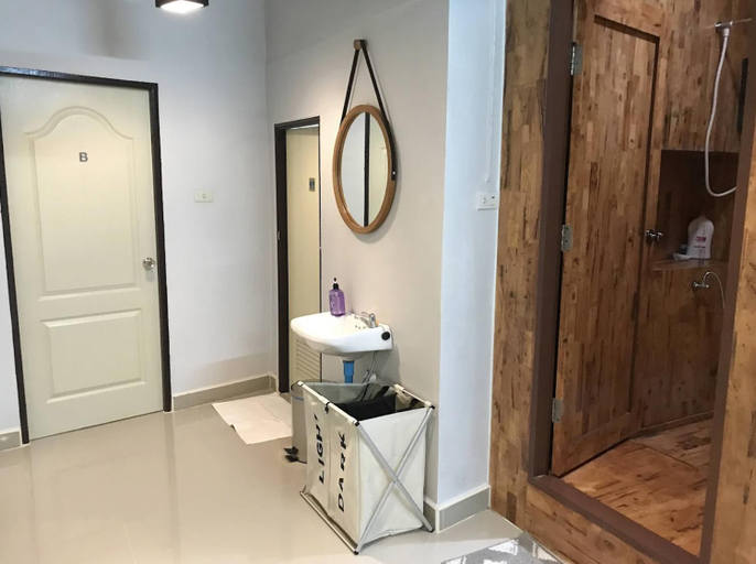 Others 3, The Finn Hostel Betong, Batong