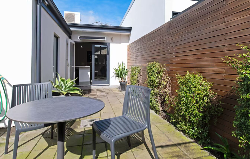 Outdoor dining 4, Lovely & Spacious 2-BR home in Norwood, Adelaide
