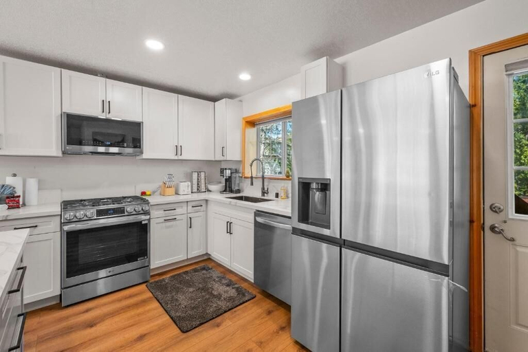 Private kitchen 3, Log Cabin Dream, San Bernardino