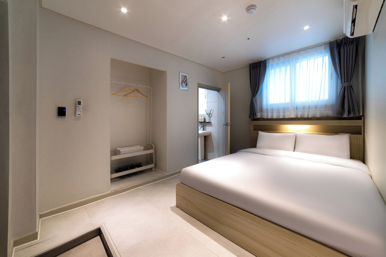 Room 4, BigBoxStay Myeongdong, Jung