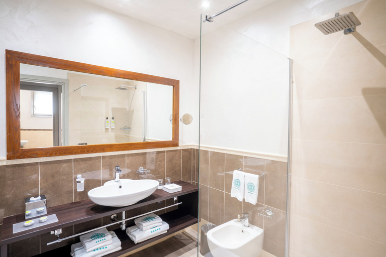 Bathroom 5, Splendido Bay Luxury Spa Resort, Brescia