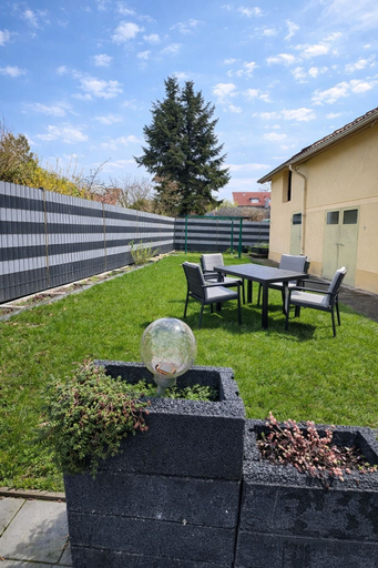 Outdoor dining, Frankfurt Airport view apartments, Groß-Gerau