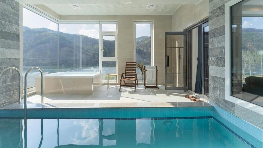 2, The Ban Pool Villa, Gapyeong