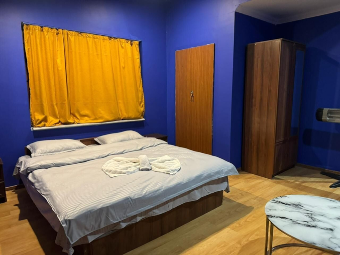 Room 3, las vegas, Batumi