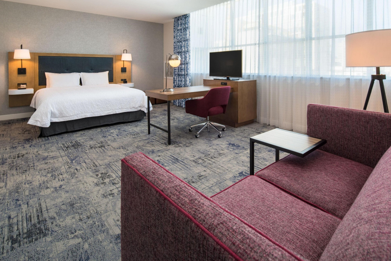 Bedroom 2, Hampton Inn & Suites Portland-Pearl District, Multnomah