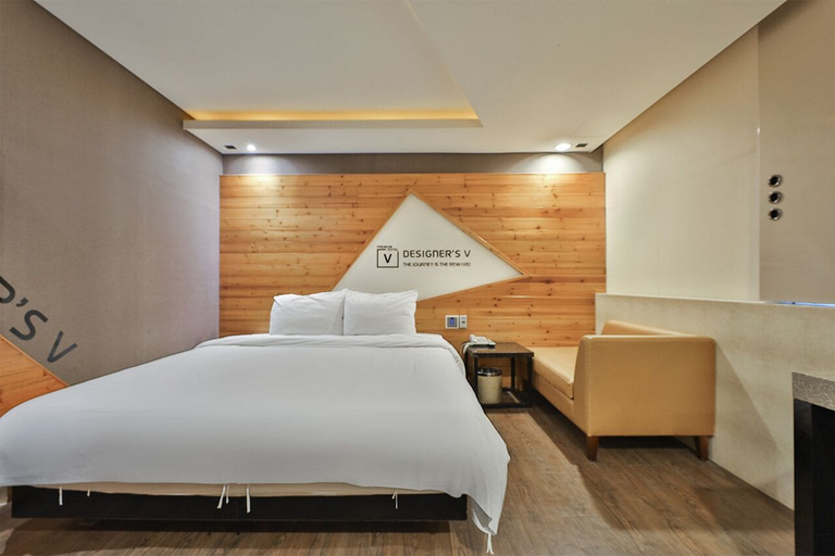 Bedroom 4, Moon Bay Hotel, Suyeong
