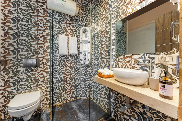 Bathroom 2, Alaya Stays Gauri Villa 3BHK With Pool, Nashik