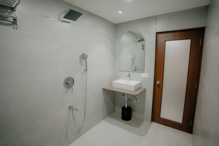 Bathroom 5, Hotel Eagle Empire, South Goa