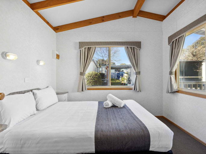 Bedroom, Canberra Holiday Village, Canberra