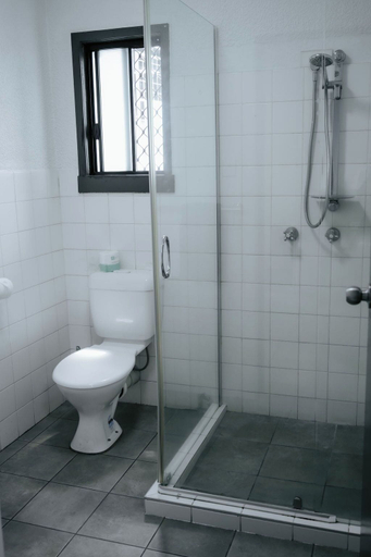 Bathroom 4, The Rix Hotel Motel, Charters Towers