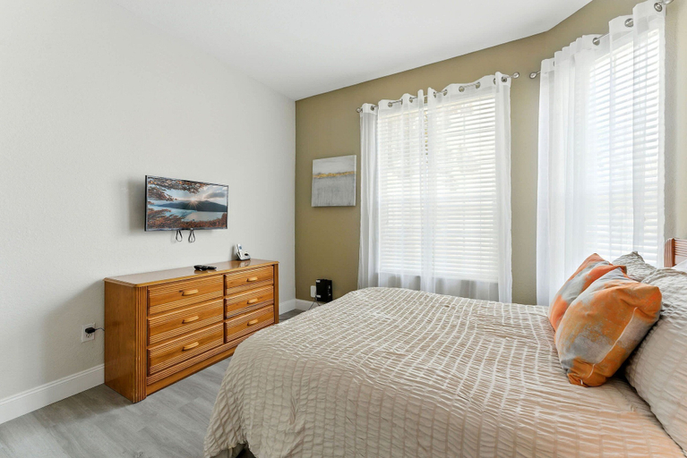 Room 2, 3BR Condo Windsor Palms Near Disney, Osceola