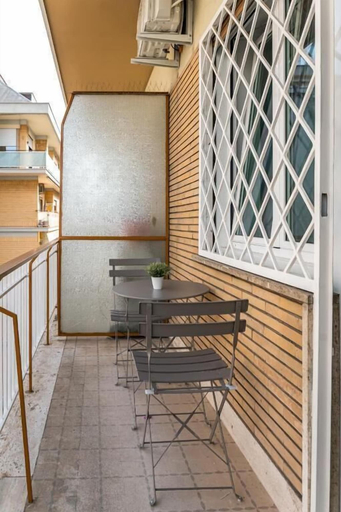 Outdoor dining 4, Lorena Cozy Rooms - Ospedale Gemelli, Roma
