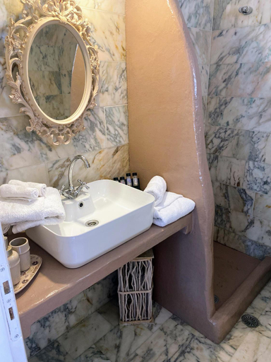 Bathroom 3, Aelia Houses, Attica