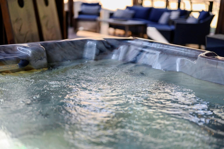 Outdoor spa tub 4, Twisted Mane - Prime Location - Family Friendly, McCurtain