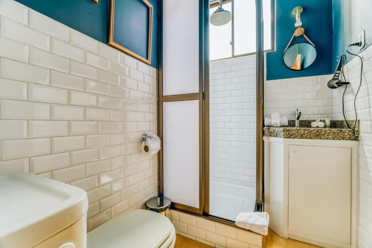 Bathroom 2, Hotel Martí, Pedro Domingo Murillo