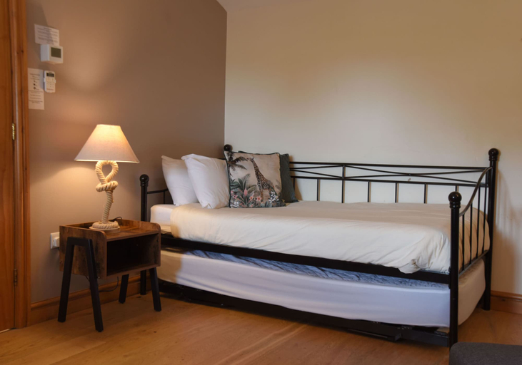 Bedroom 2, Crossways Inn, Somerset