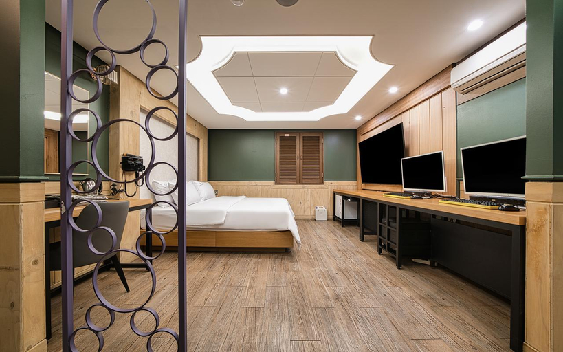 Bedroom 3, Hwaseong World Tourist Hotel, Hwaseong