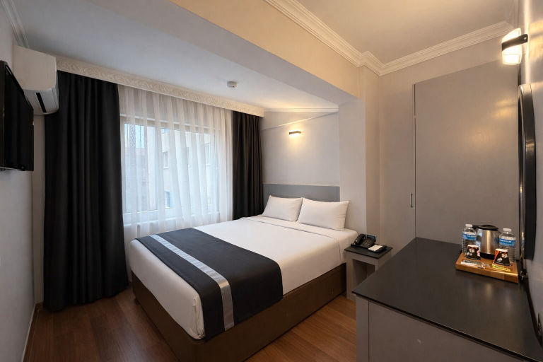 Bedroom 3, Peak Star Hotel, Beyoğlu