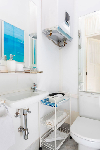 Bathroom 4, Cozy Apartment in the Center. Pasaje Santa Cruz II, Sevilla