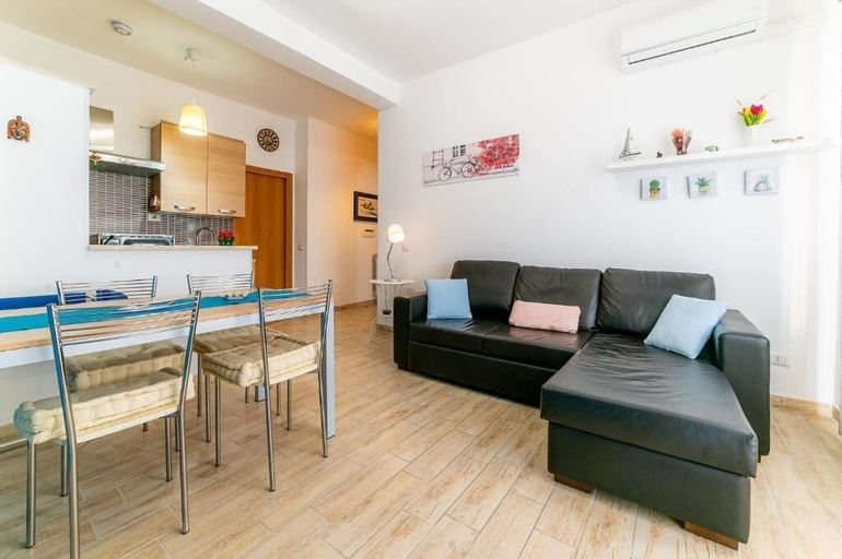 Living area 4, Sea View Flat - close to the Beach, Roma