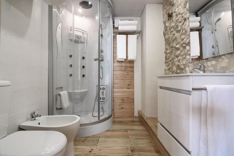 Bathroom 4, My Bairro Alto Suites, Lisbon