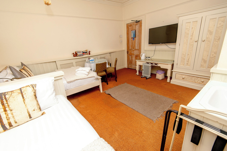 Bedroom 2, OYO Cornerstone Manor Hotel, Trafford