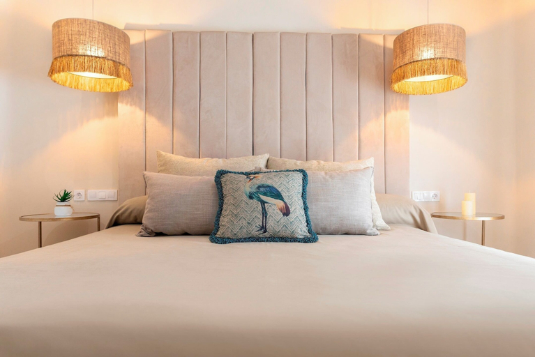 Room 4, Wonderful 5-bedroom Apart in Granada. Recogidas II, Granada