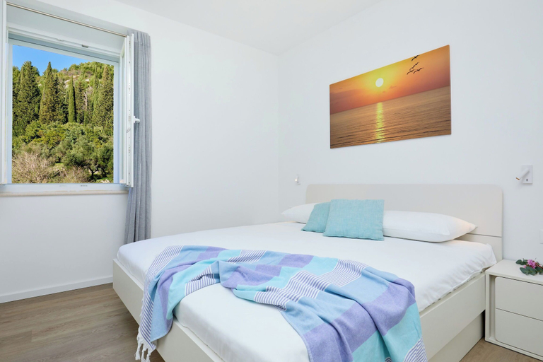 Room 2, Hedera Estate, House Hedera III, Pojezerje