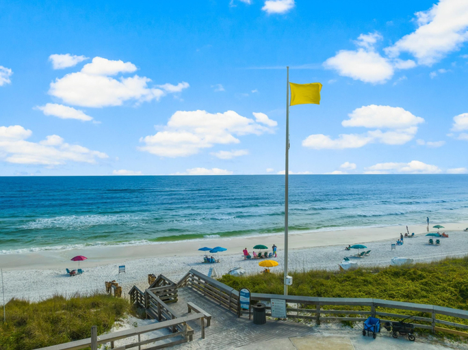 Beach 4, 30A - Hidden Lakes Condo Rentals, Walton