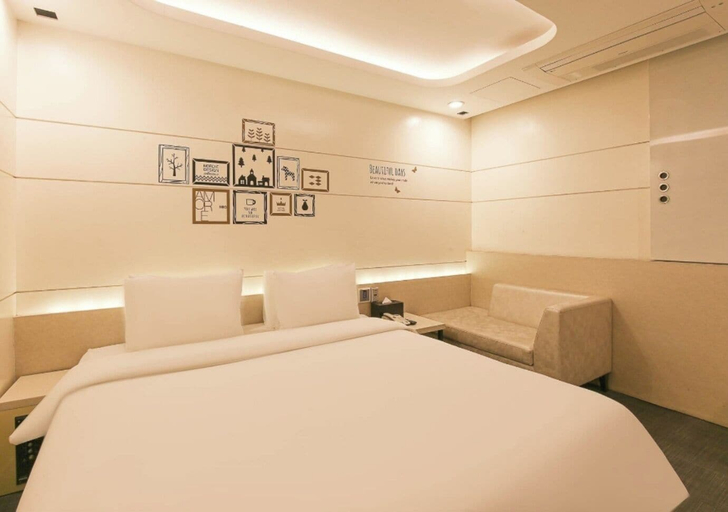 Bedroom 3, Moon Bay Hotel, Suyeong