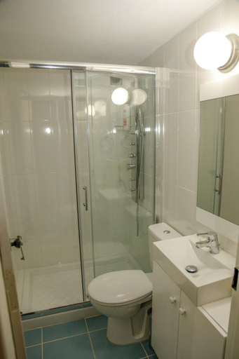 Bathroom 3, Farmakas Living