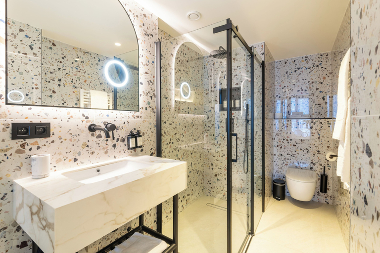 Bathroom 5, The Liman Hotel, Bruxelles