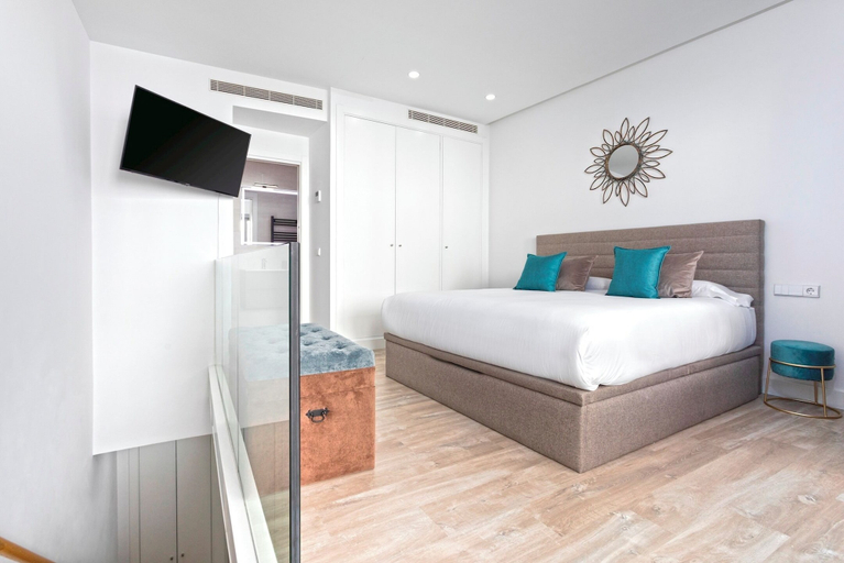 Room 2, Marvelous 2-bedroom Apartment With Terrace in Triana. Castilla II, Sevilla