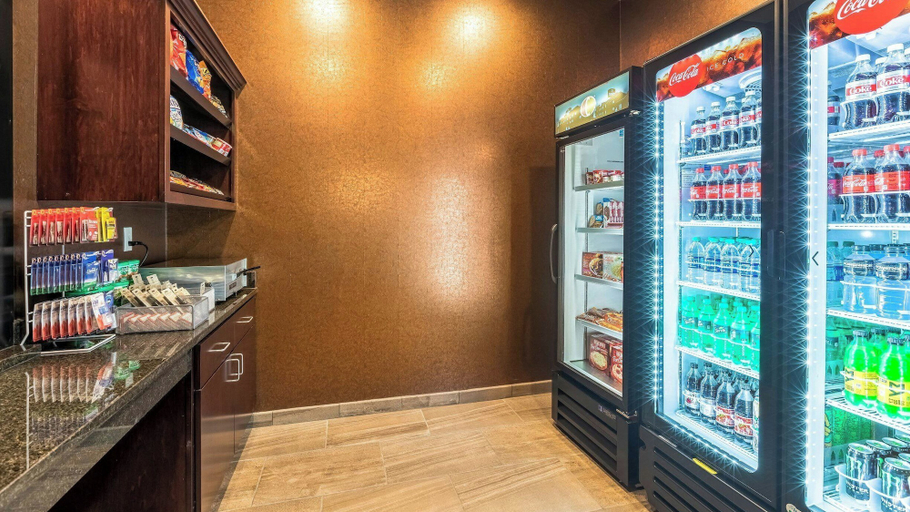 Food & Drinks 5, Cobblestone Hotel & Suites - Hartford, Washington