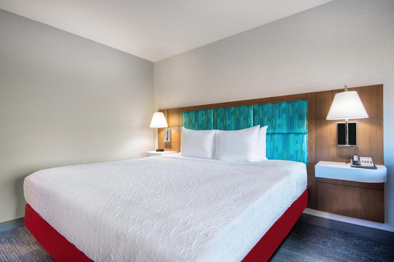 Bedroom 4, Hampton Inn East Aurora, Erie