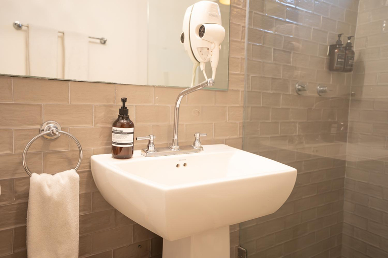 Bathroom 4, AmazINN Places Private Rooftop and Jacuzzi IX, Panamá