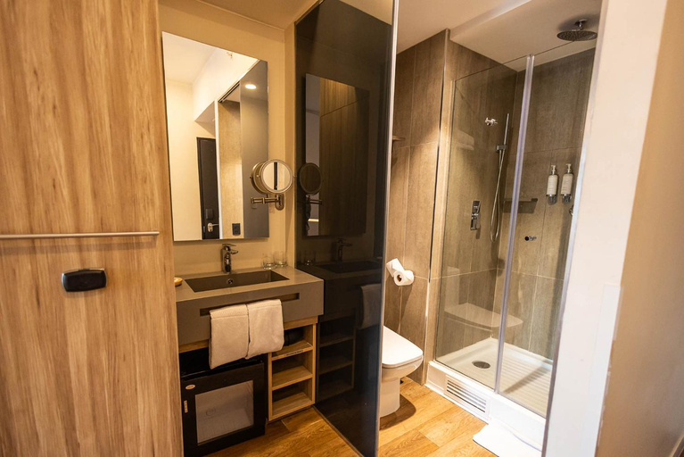 Bathroom 3, Hotel Nodo - El primer hotel de negocios en Chile, Santiago