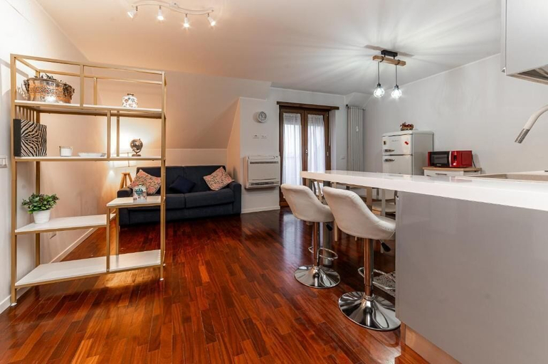 Interior 2, Elegant Penthouse - Metro Conca d'Oro, Rome