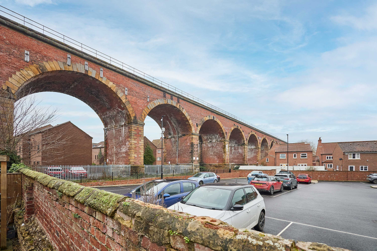 Room 5, Host Stay Bridge Court, Stockton-on-Tees