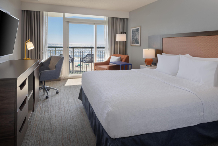 Bedroom 3, Hampton Inn & Suites Myrtle Beach/Oceanfront, Horry