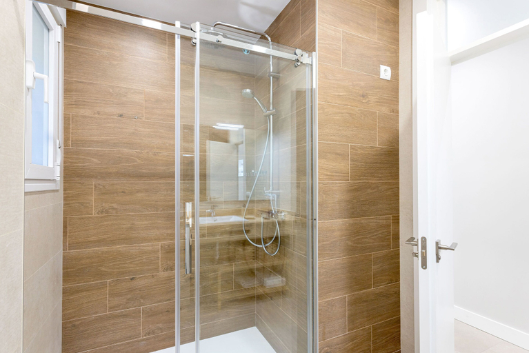 Bathroom 4, Genteel Home Antonia Diaz II, Sevilla